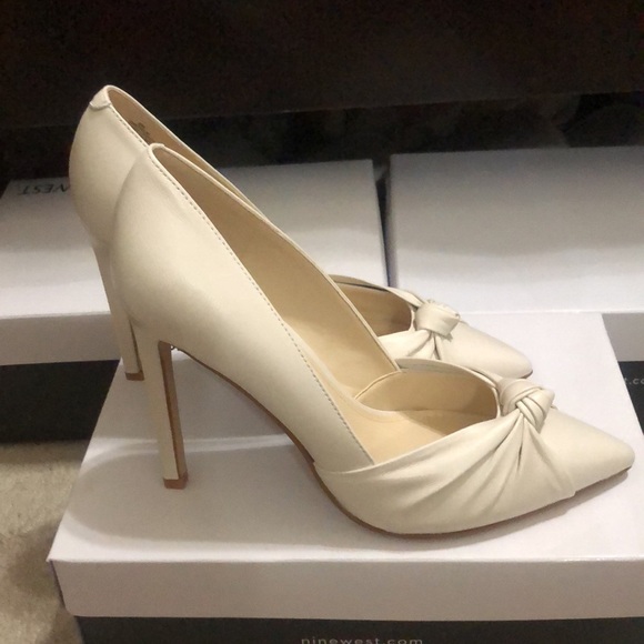 Brand New Ivory Colored Heels, Size 6 with box. - Picture 6 of 8